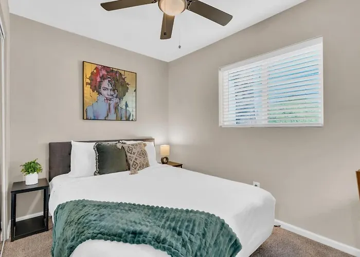 Modern Location-10 Mins From U Of A Сasa de vacaciones *