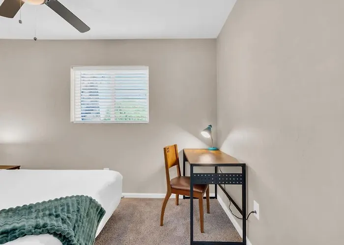 Modern Location-10 Mins From U Of A
