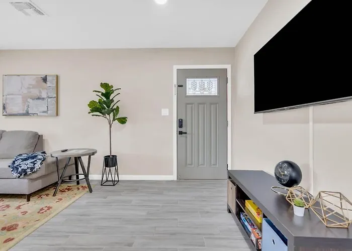 Modern Location-10 Mins From U Of A Сasa de vacaciones Tucson